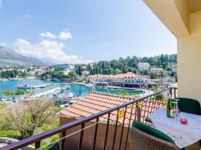 Apartments & Rooms Mihajica- Comfort Studio Apartment with Balcony and Sea View